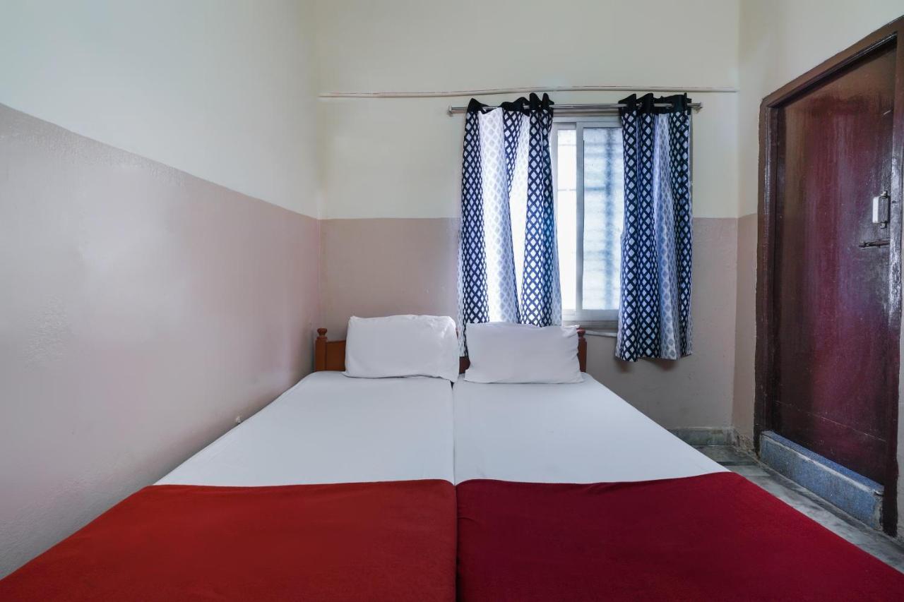 Spot On Sri Sai Lohith Lodge Near Snow World 세쿤데라바드 외부 사진