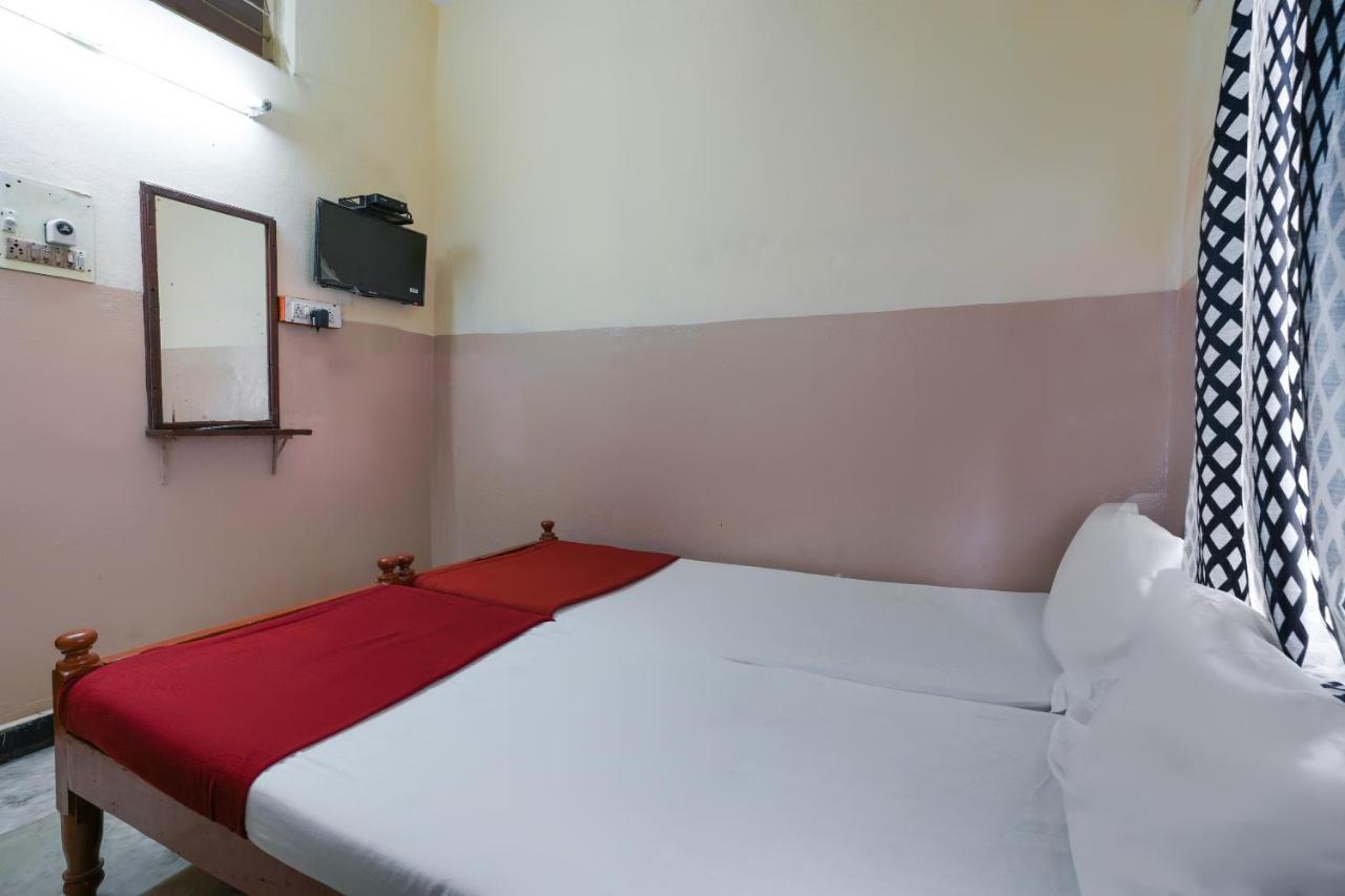 Spot On Sri Sai Lohith Lodge Near Snow World 세쿤데라바드 외부 사진
