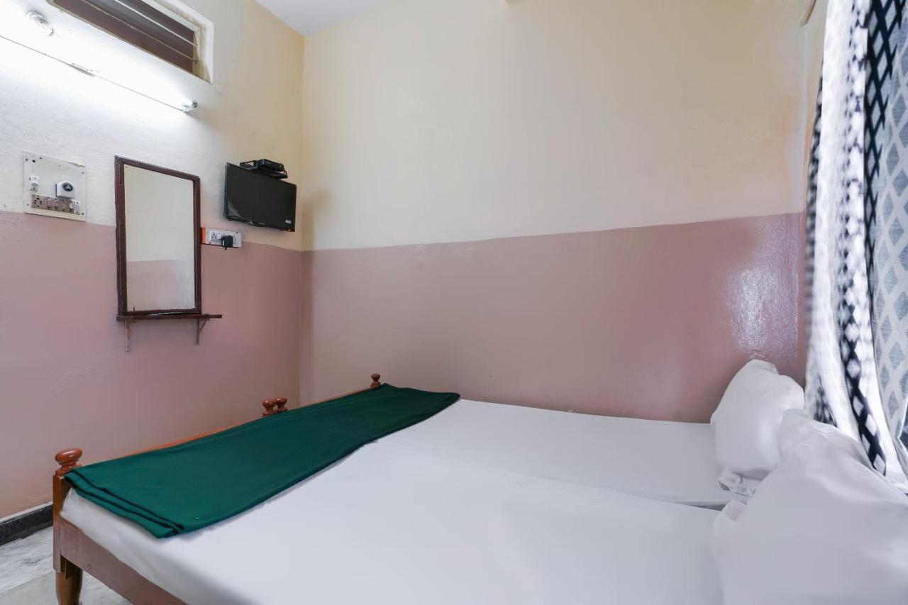 Spot On Sri Sai Lohith Lodge Near Snow World 세쿤데라바드 외부 사진