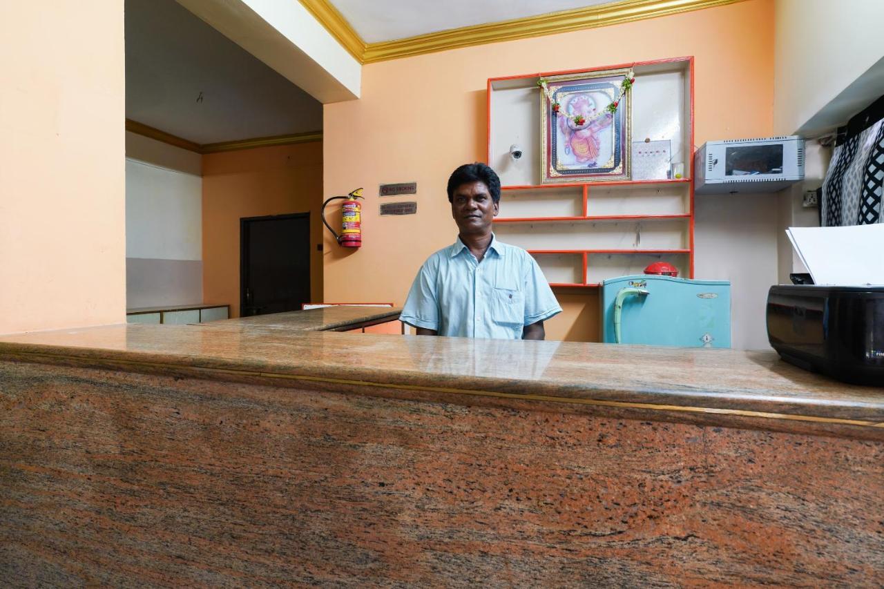 Spot On Sri Sai Lohith Lodge Near Snow World 세쿤데라바드 외부 사진